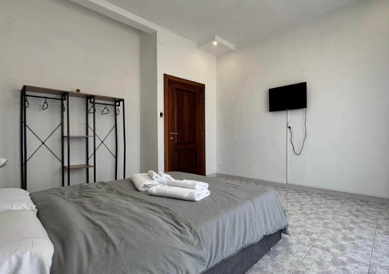 Corso Novara - 8 Posti Letto E Self Check-In Vicino La Stazione Centrale Di Napoli 外观 照片