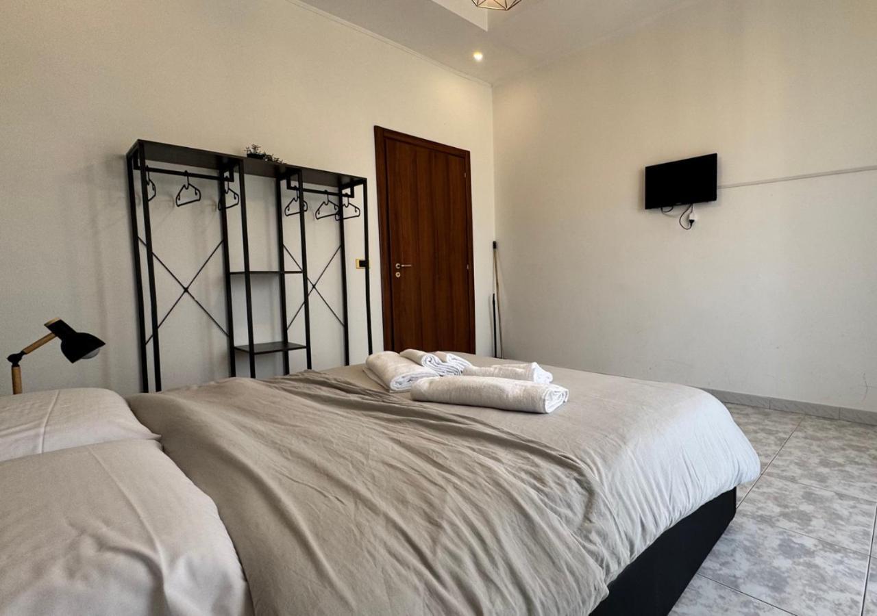 Corso Novara - 8 Posti Letto E Self Check-In Vicino La Stazione Centrale Di Napoli 外观 照片